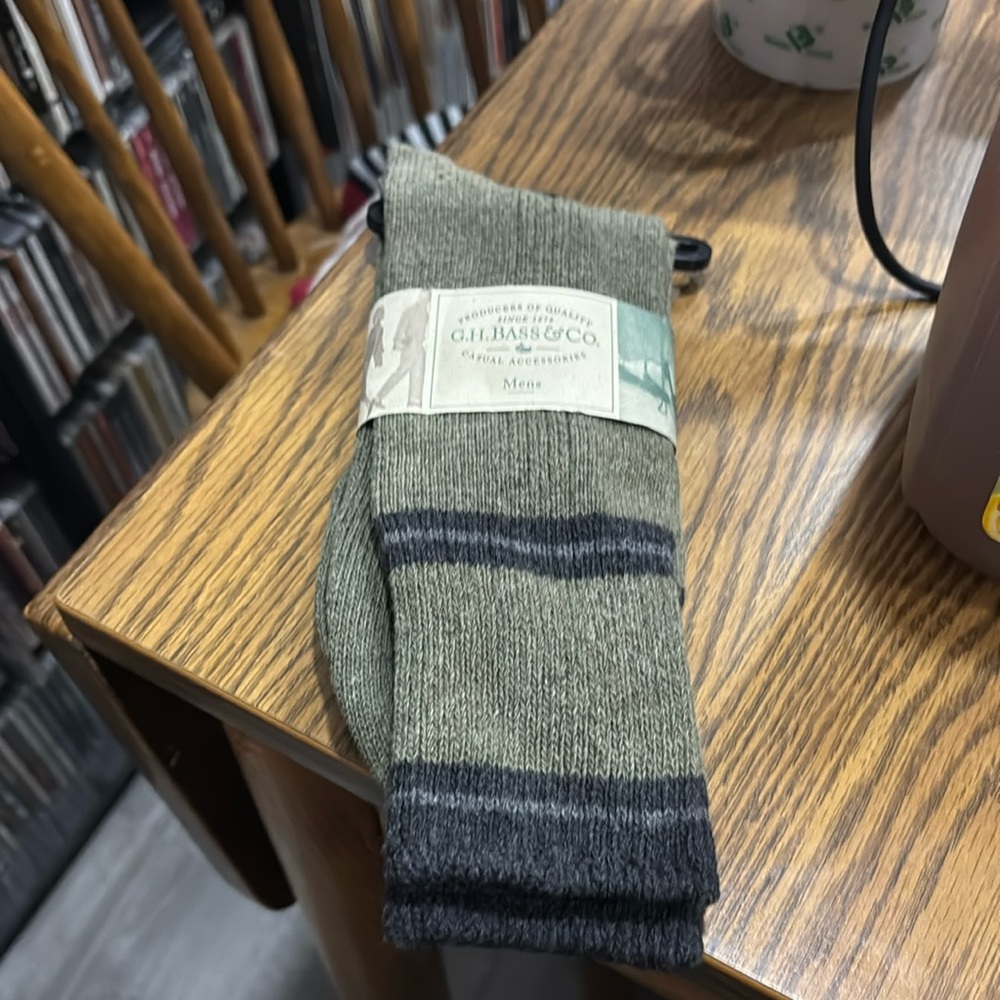 G.H. Bass & Co. Men’s imported cotton socks 10-13 NWT